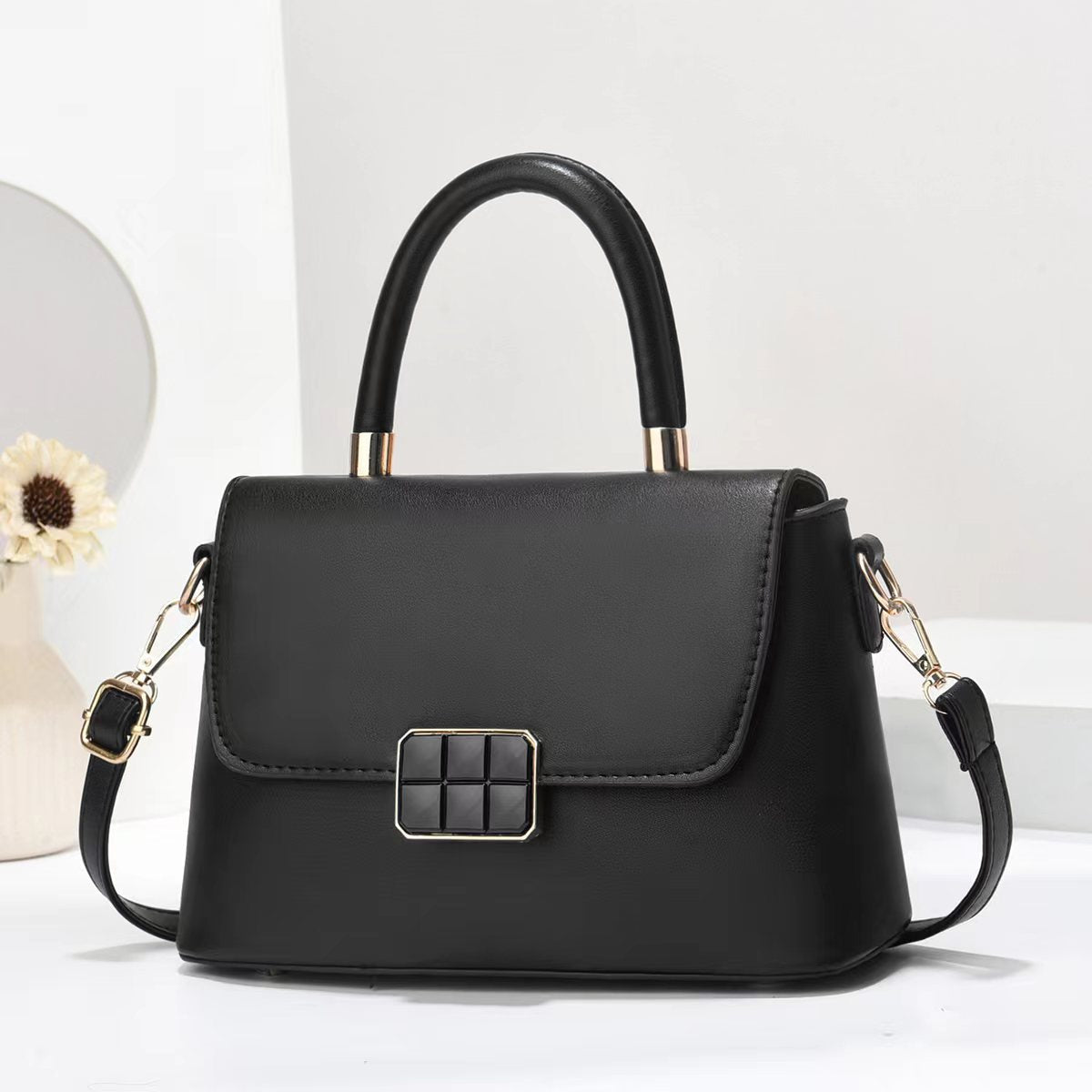 Macaron-colored handbag with a shoulder strap